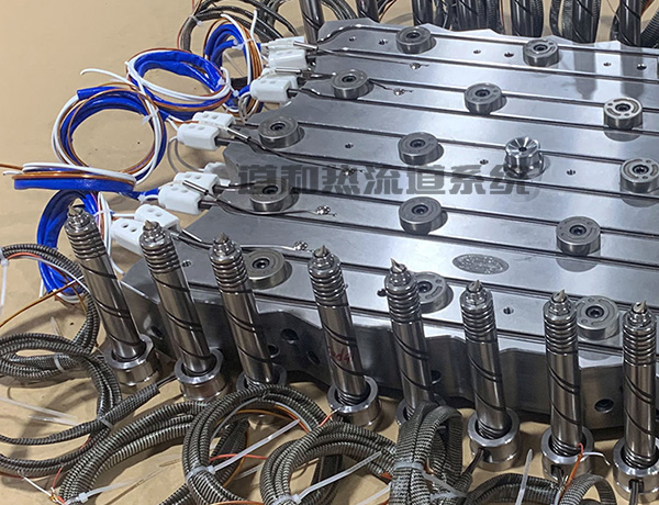 一出24侧面进胶热流...