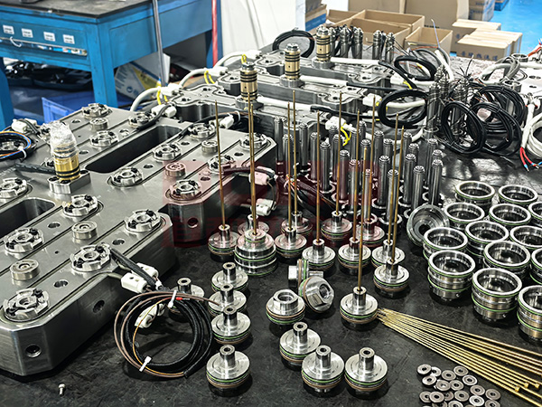 一出24针阀式热流道