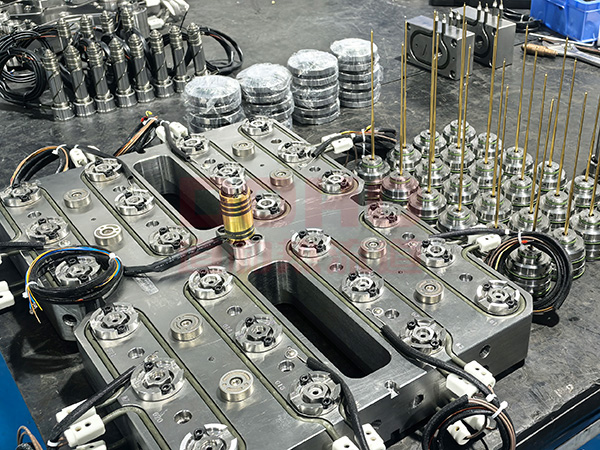 一出24针阀式热流道