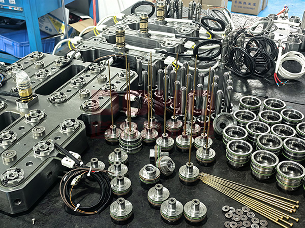 一出24针阀式热流道